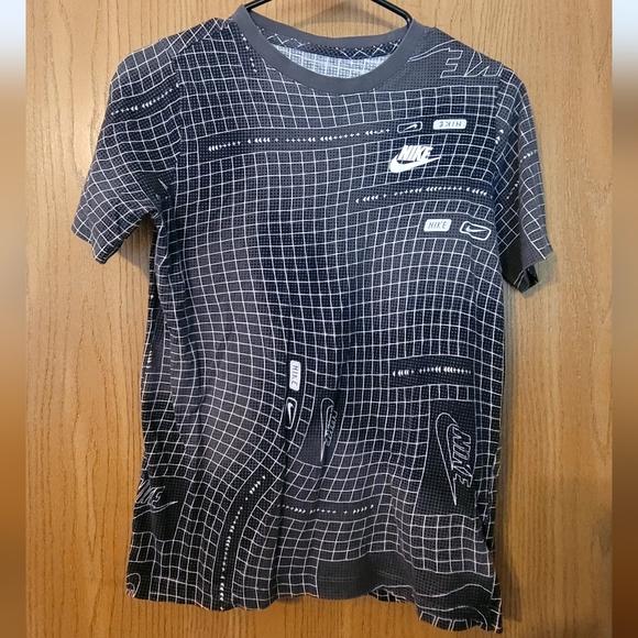 Nike Boys' Sportswear Club Graphic Cotton T-Shirt Gray XL - Picture 3 of 5